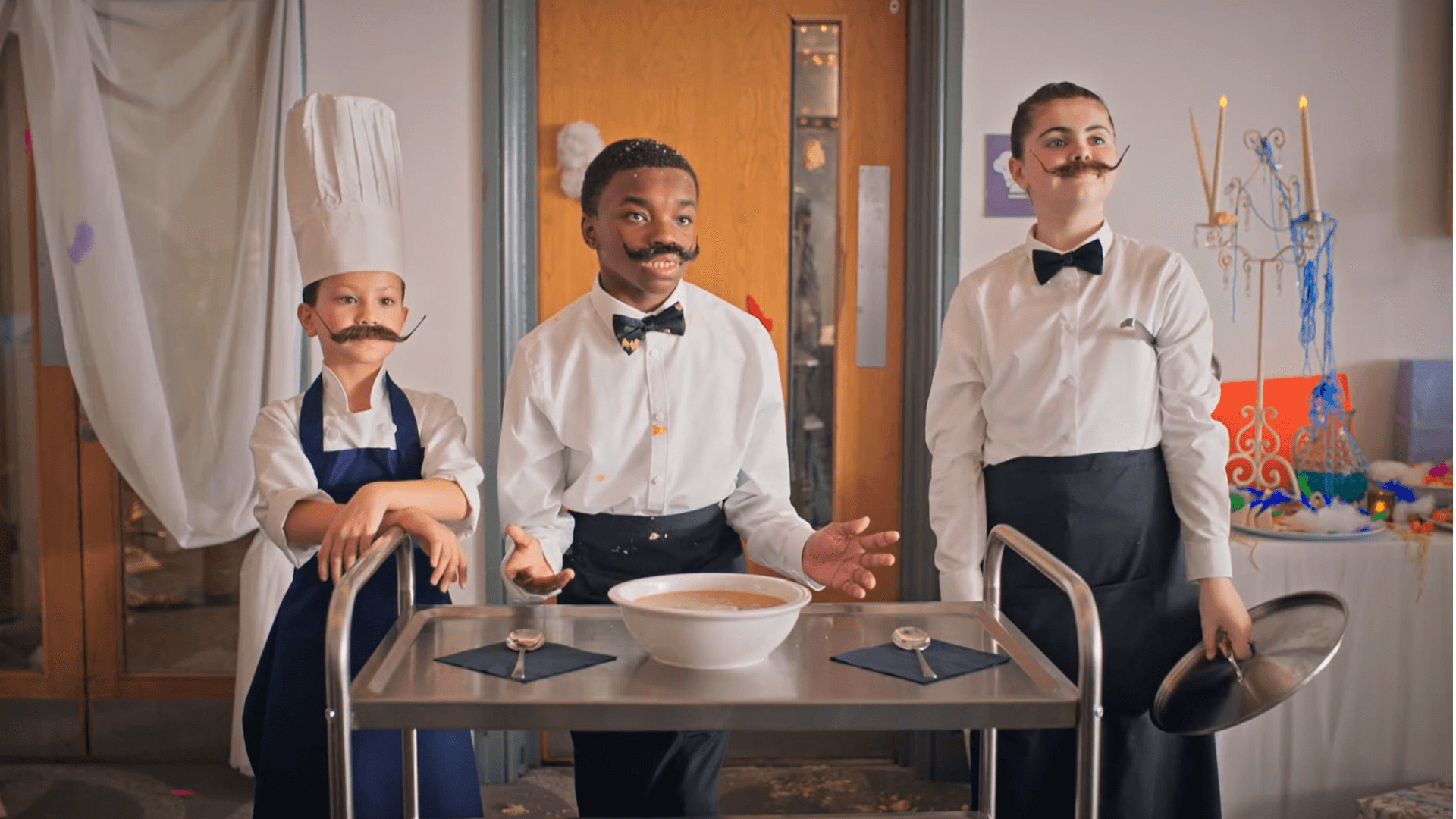 Two grown-ups get lost in HQ./Odd Squad goes undercover at a villain wedding.