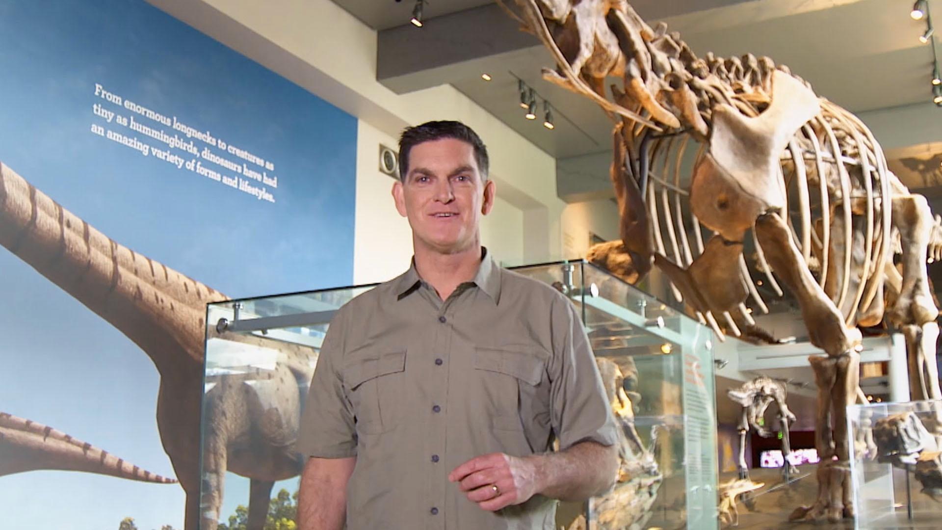 Dr. Scott teaches kids about sauropods.