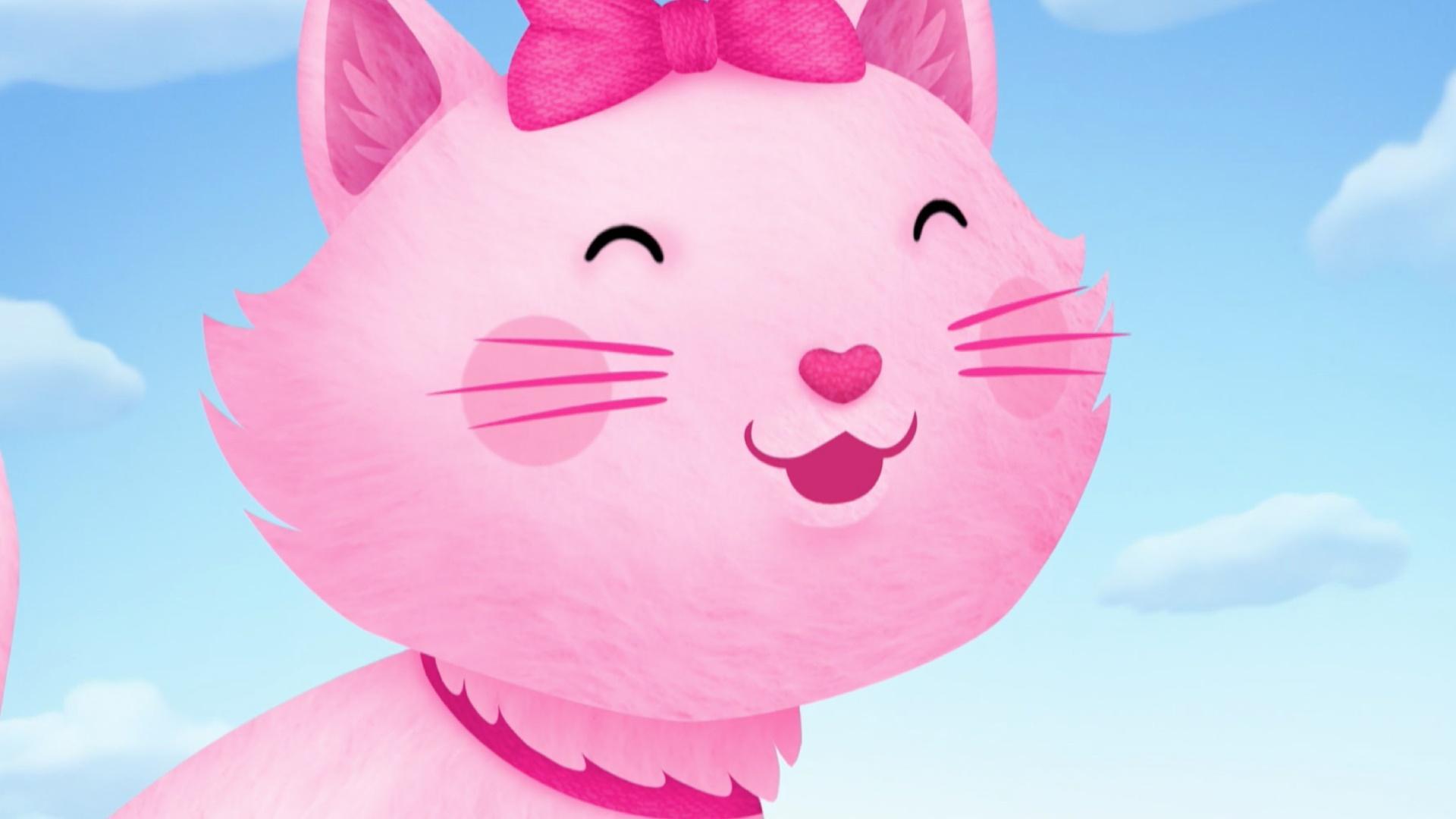 Pinkalicious and Peter make things grow big! / Pinkalicious attends an art exhibit.