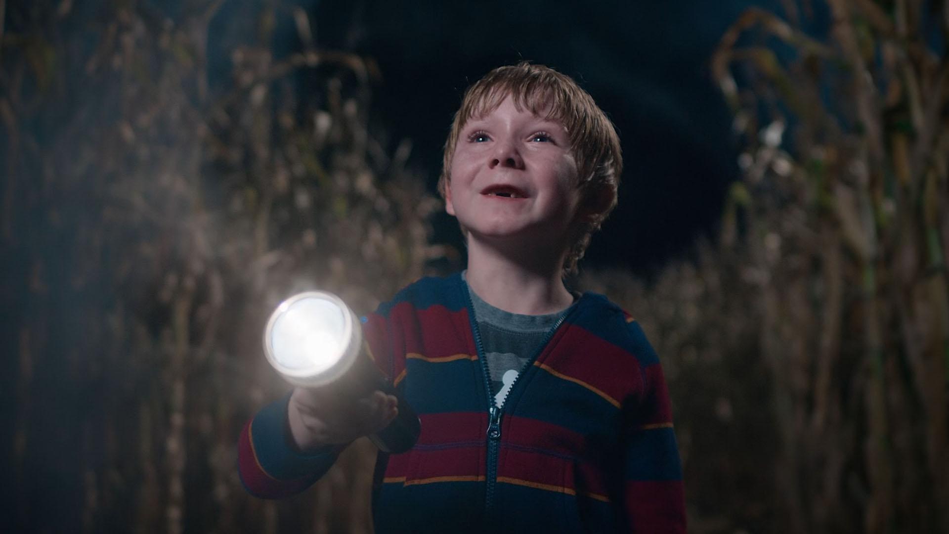 While investigating mysterious crop circles, the kids discover a new mystery in the cornfield.