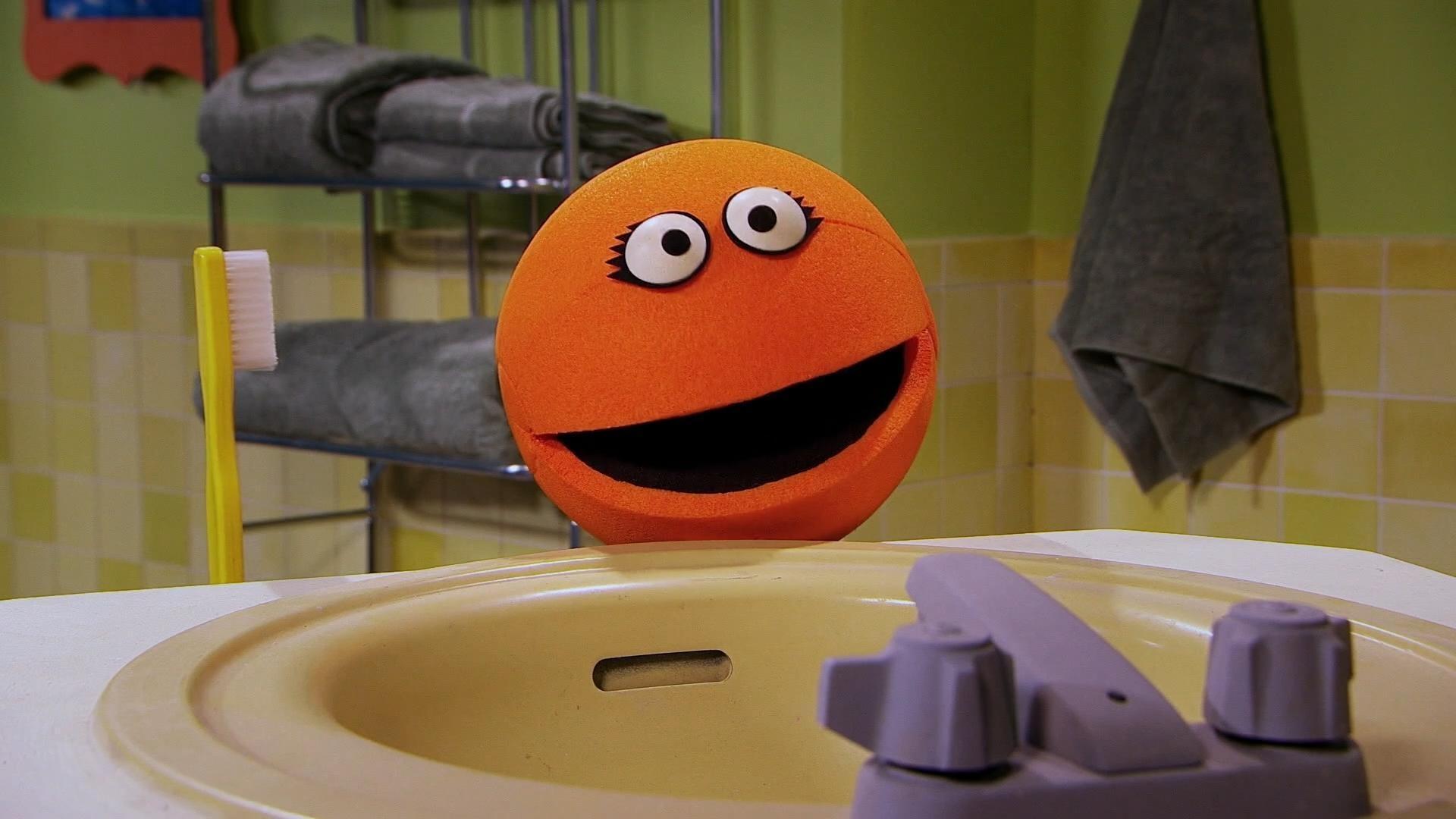 Elmo sings about everything he does in his morning routine.