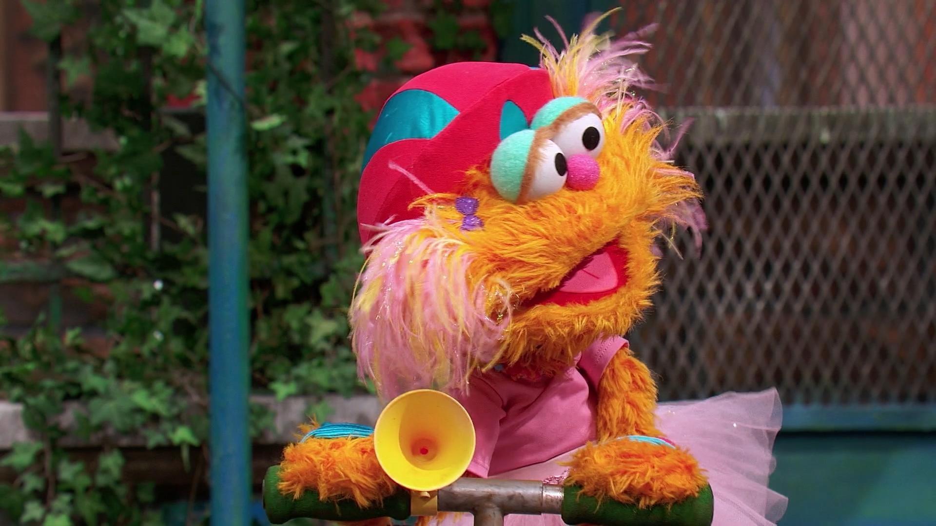 Elmo helps Zoe keep trying to learn how to ride a scooter!