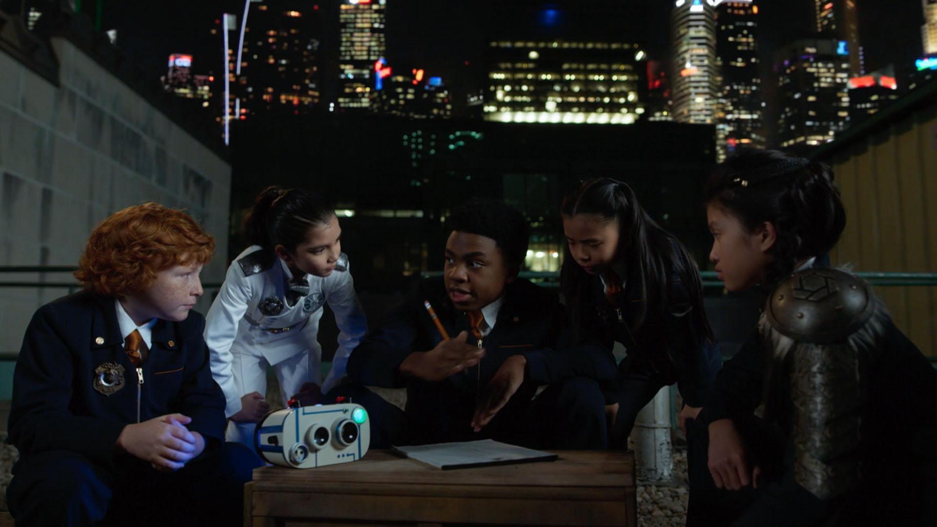 The Mobile Unit learns more about Little O/The Agents must stop Dr. Dry and the Sandbeast.