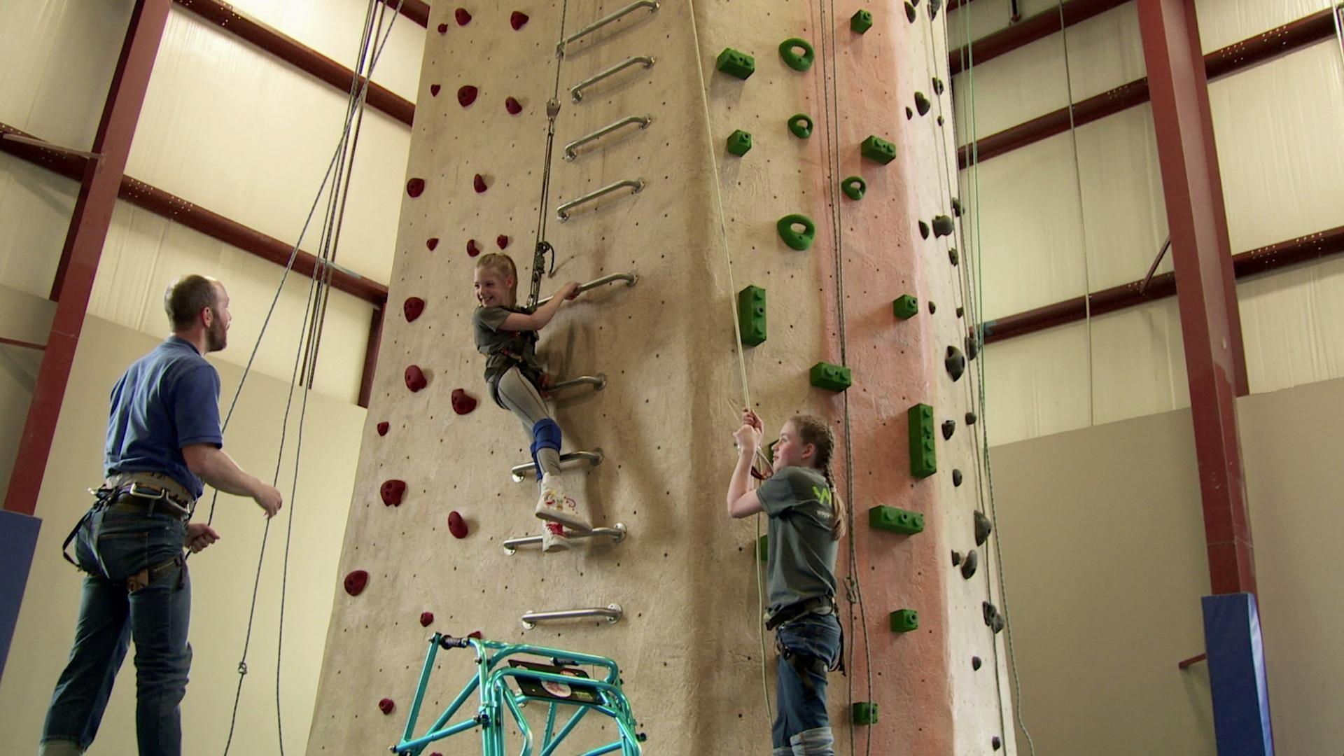 Sarah and Lilly show how to use simple machines called pulleys when they go rock climbing.