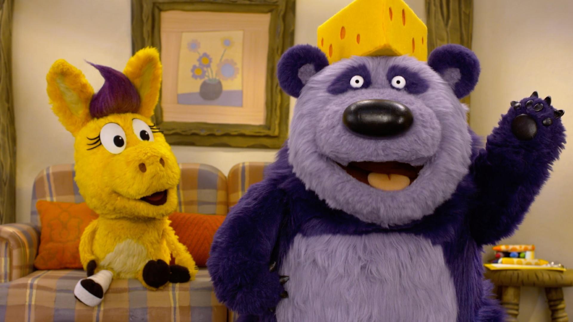 Donkey is disappointed to miss Cheesy Con./The pals help Stanley with his one-dragon show.