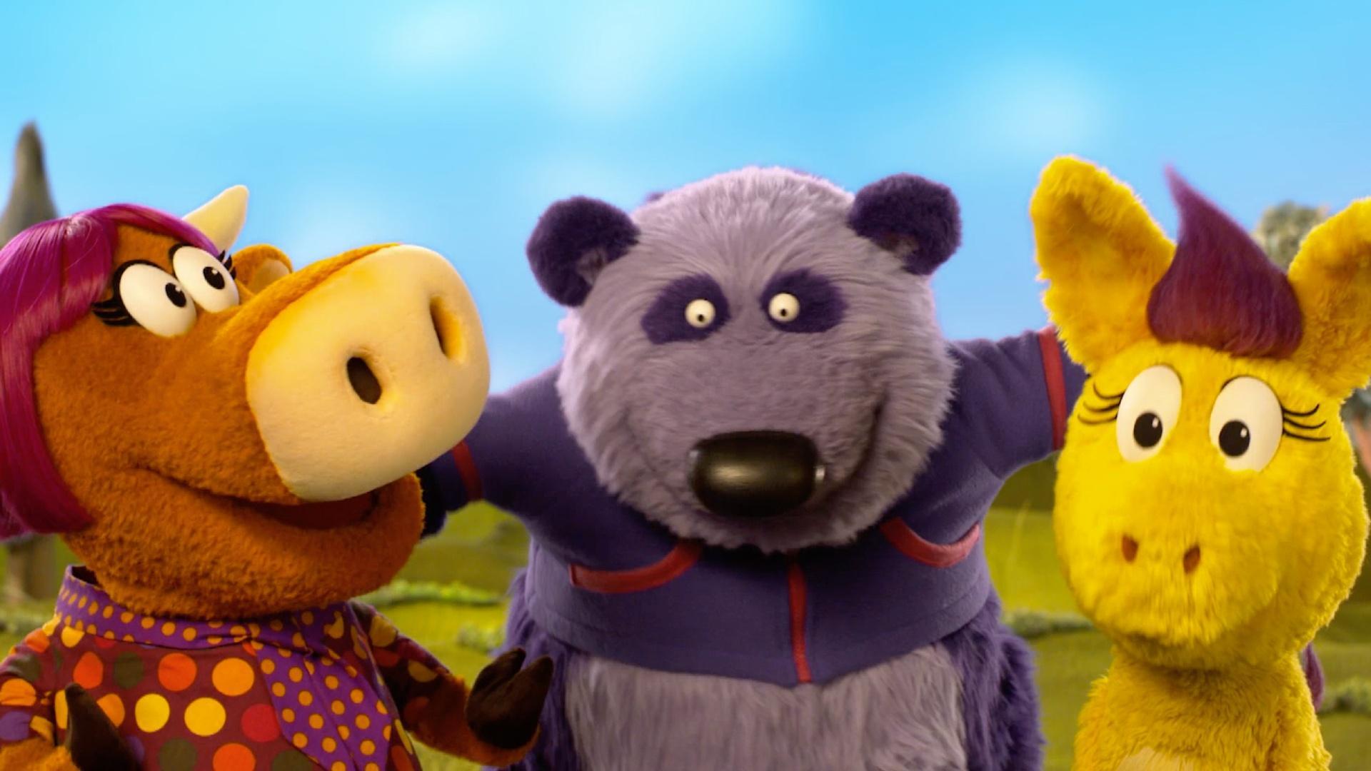 Harriett helps Panda see he can find a special way to say goodbye to his favorite hoodie.