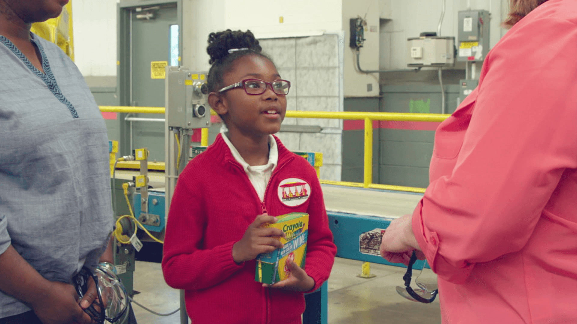 Real kid Jasmine tours a crayon factory.