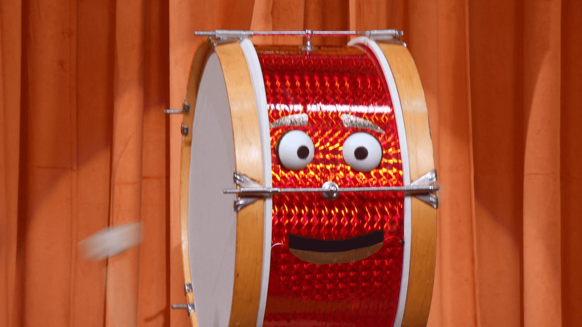 Cookie Monster plays a musical instrument guessing game hosted by Elmo!