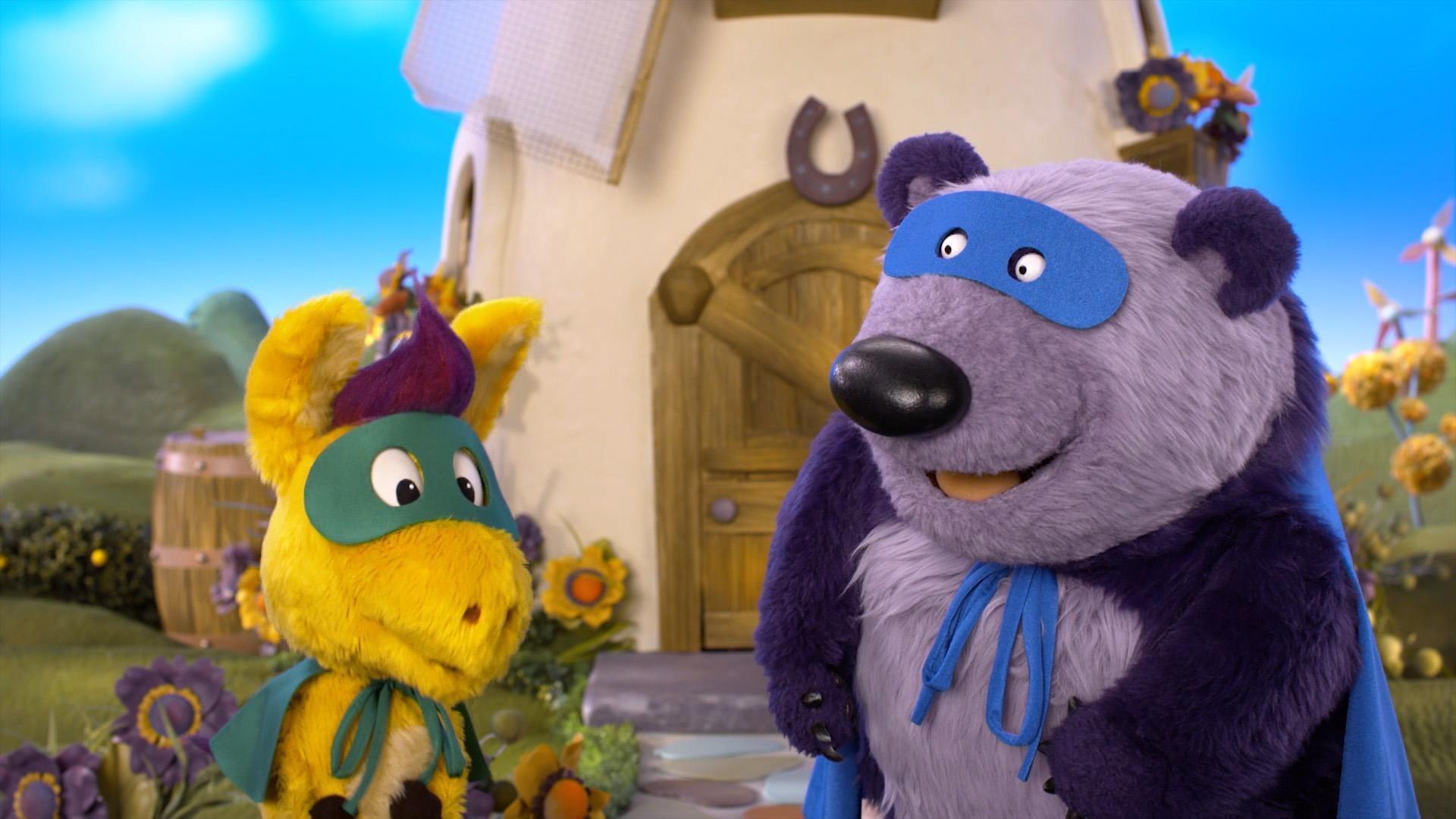 Donkey tries to get a baby yodel bird to nap./The pals argue while playing superheroes.