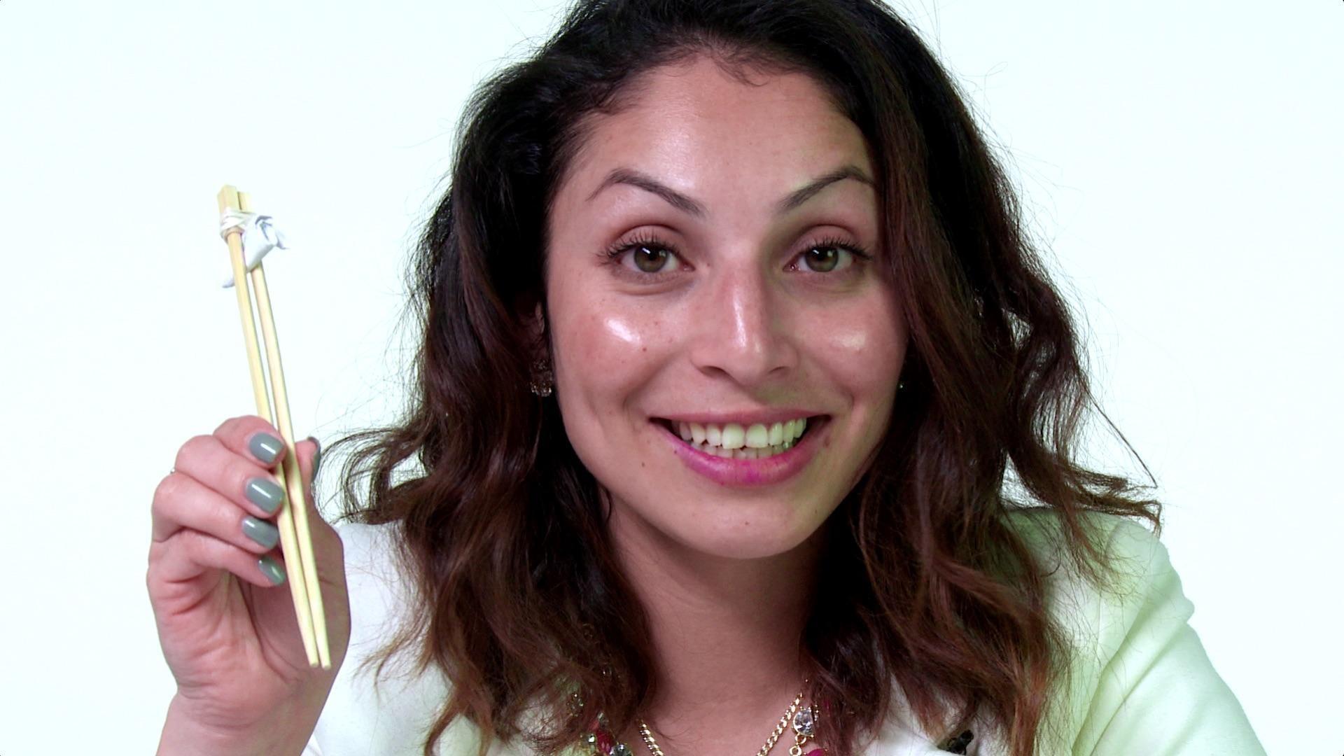 Deysi challenges you to become a Top Builder by making a useful tool with rubber bands!