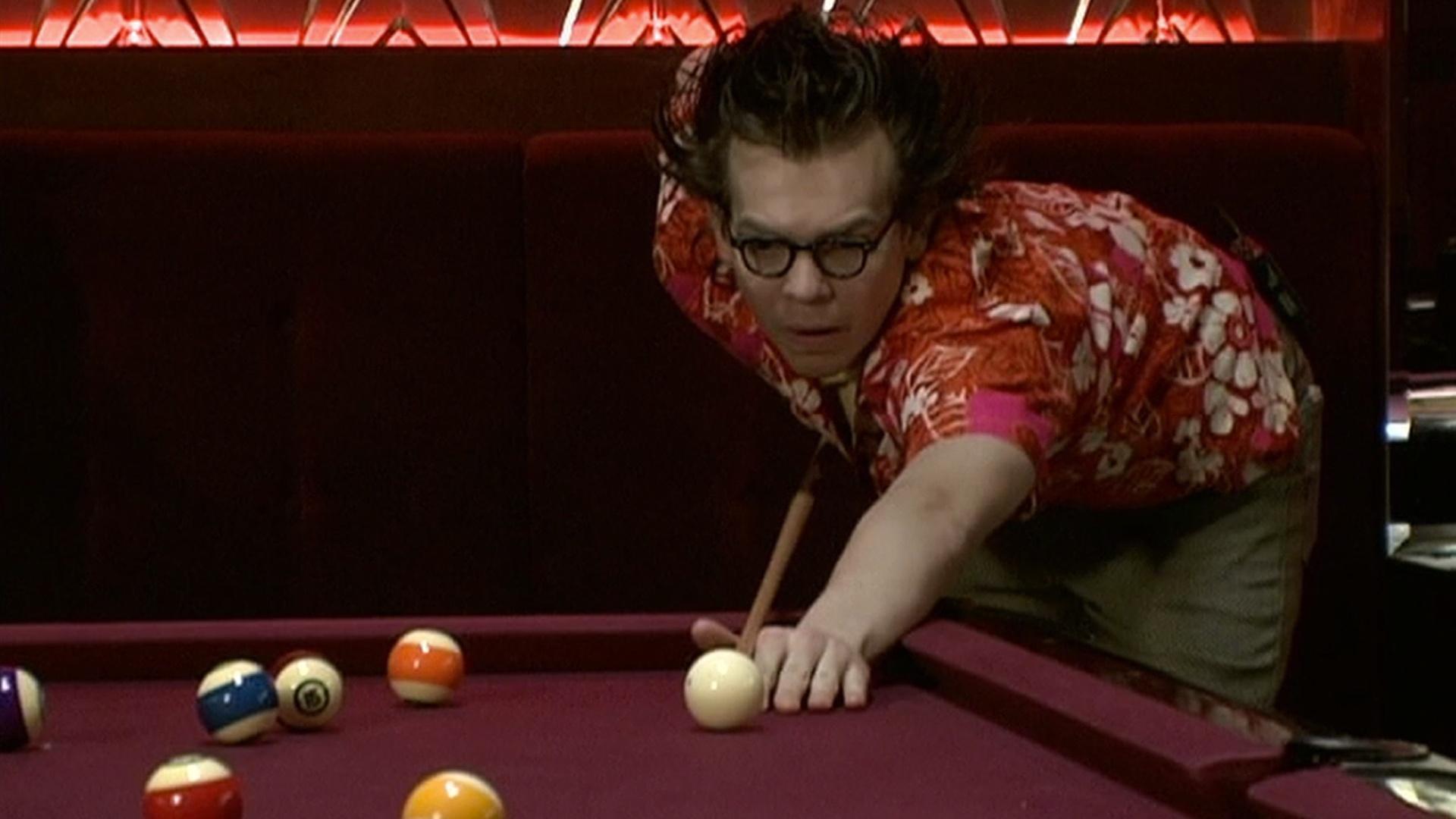 Harry uses the angle-in-equals-angle-out rule to win a game of 8-ball with Harley.