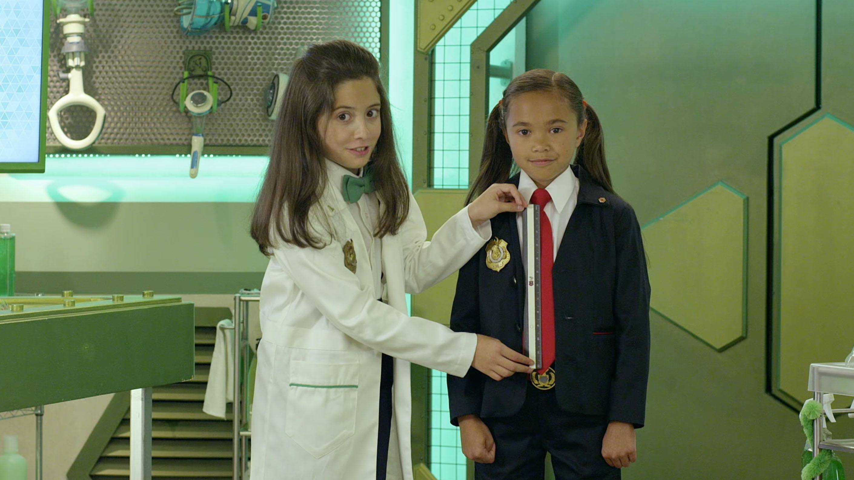 Oona explains the long and short of the Odd Squad agent's tie.