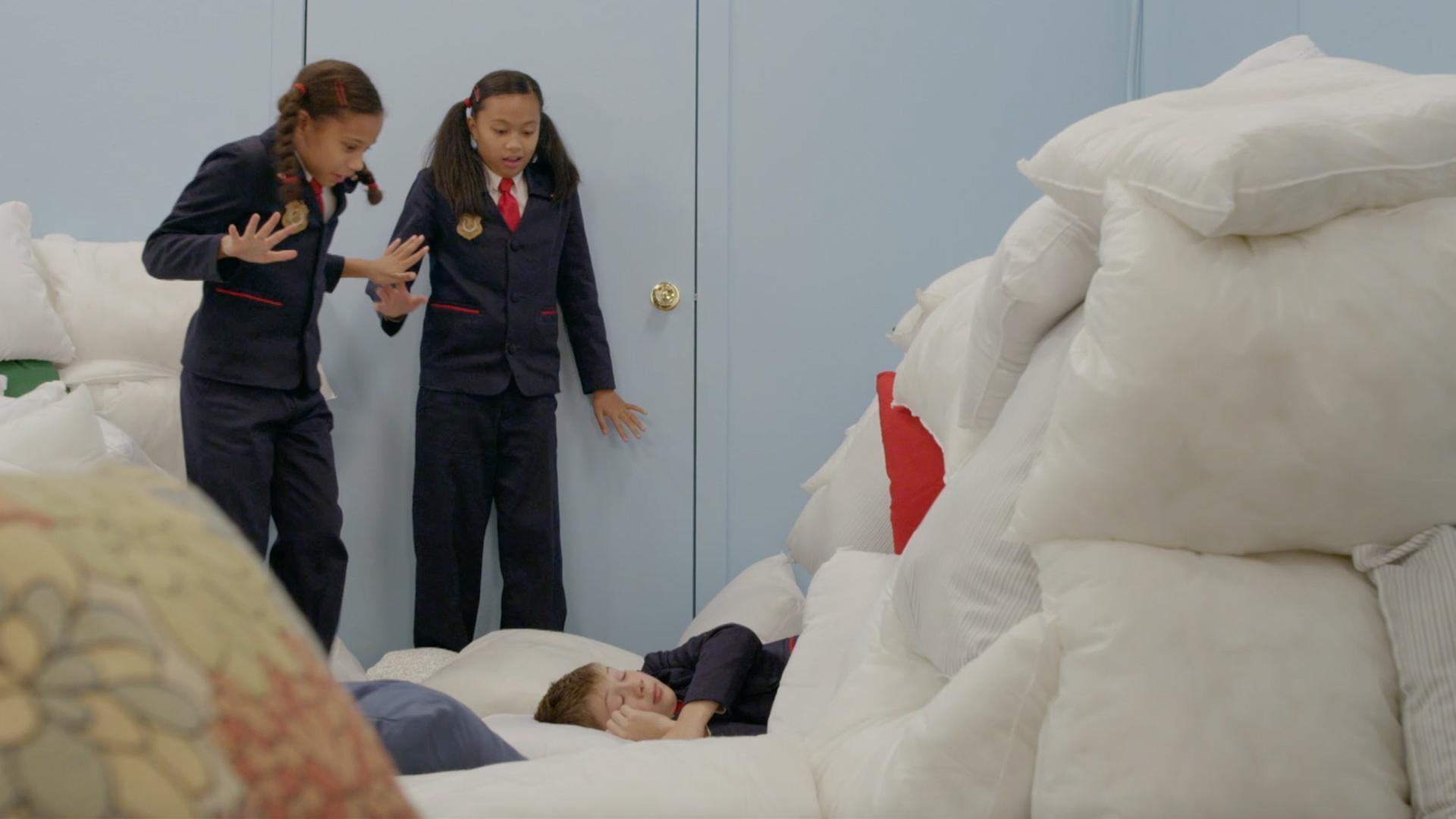 Olympia and Otis compete against Oriele and Oriellle to win the unicorn case.