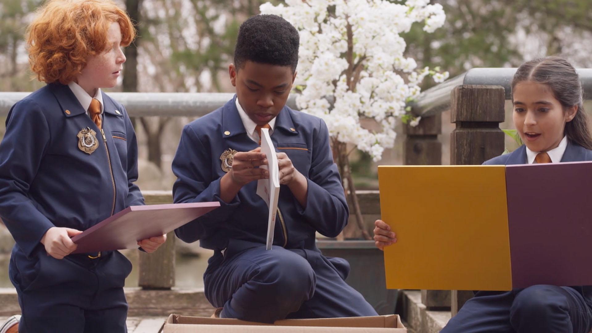 The Mobile Unit takes their first case. / Oswald gets lost learning about the Mobile Unit.