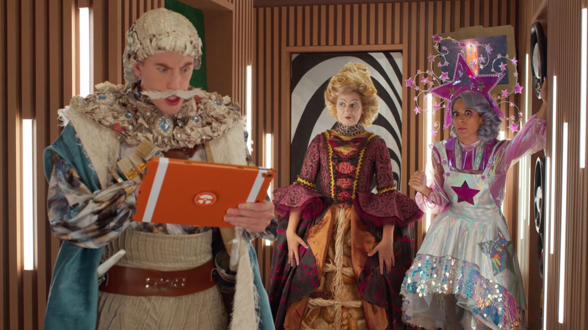 Villains set out to steal a box of powers. / The Mobile Unit fills in for Seattle Mr. O.