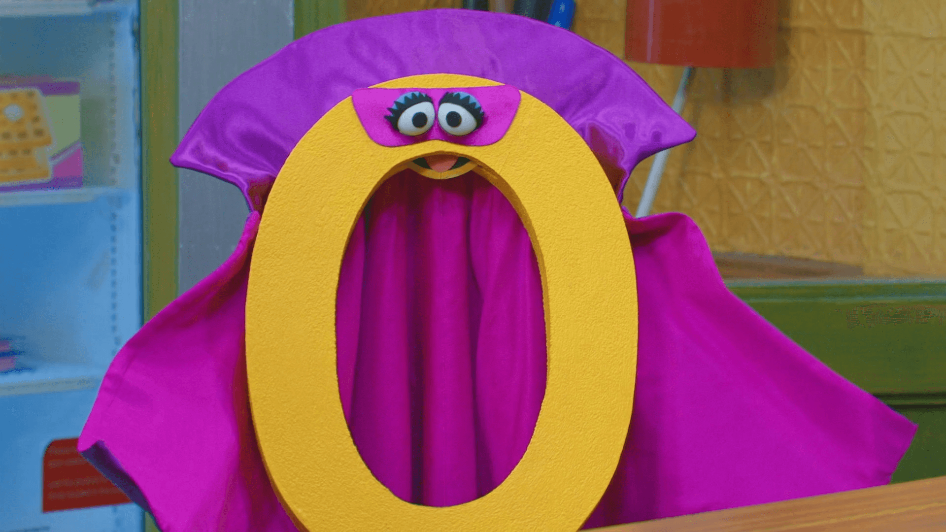 The Amazing Zero visits Sesame Street and teaches Elmo all about Zero!