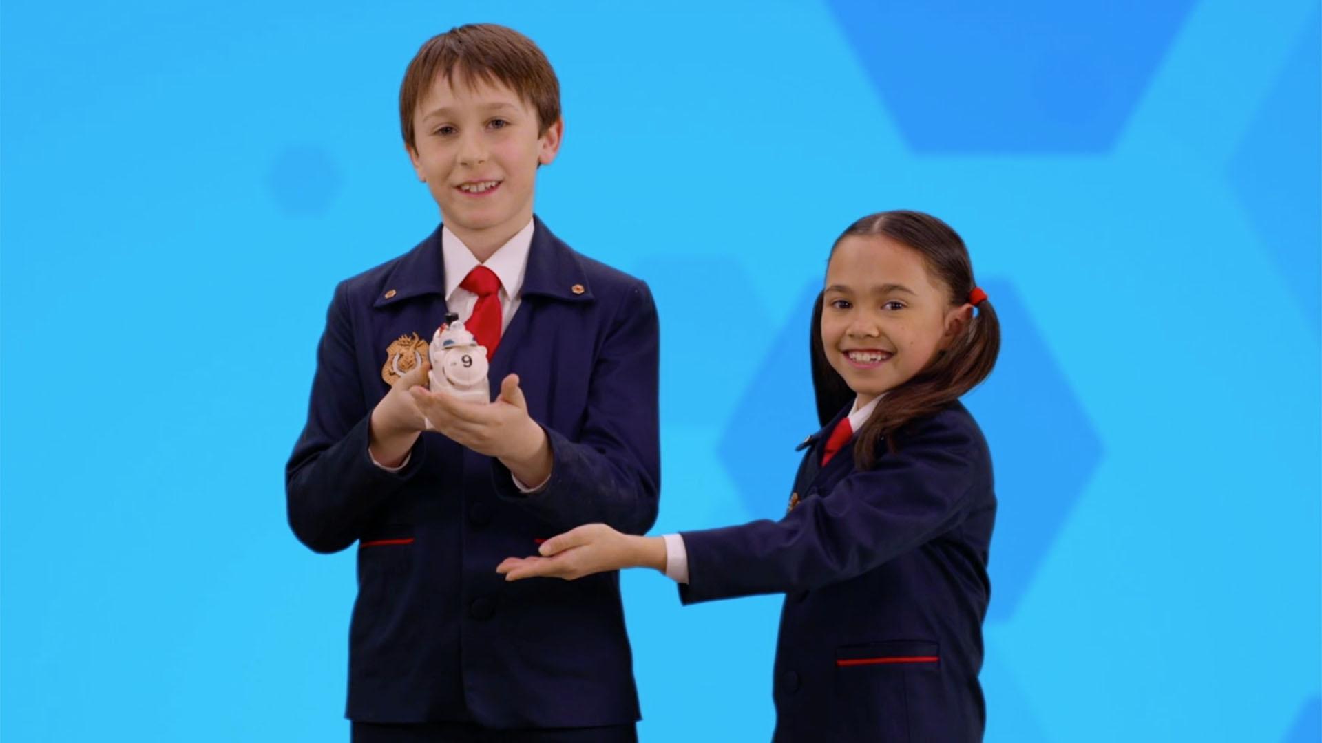 Agent Oscar shows agents how to combine gadgets to form the gadget they need.