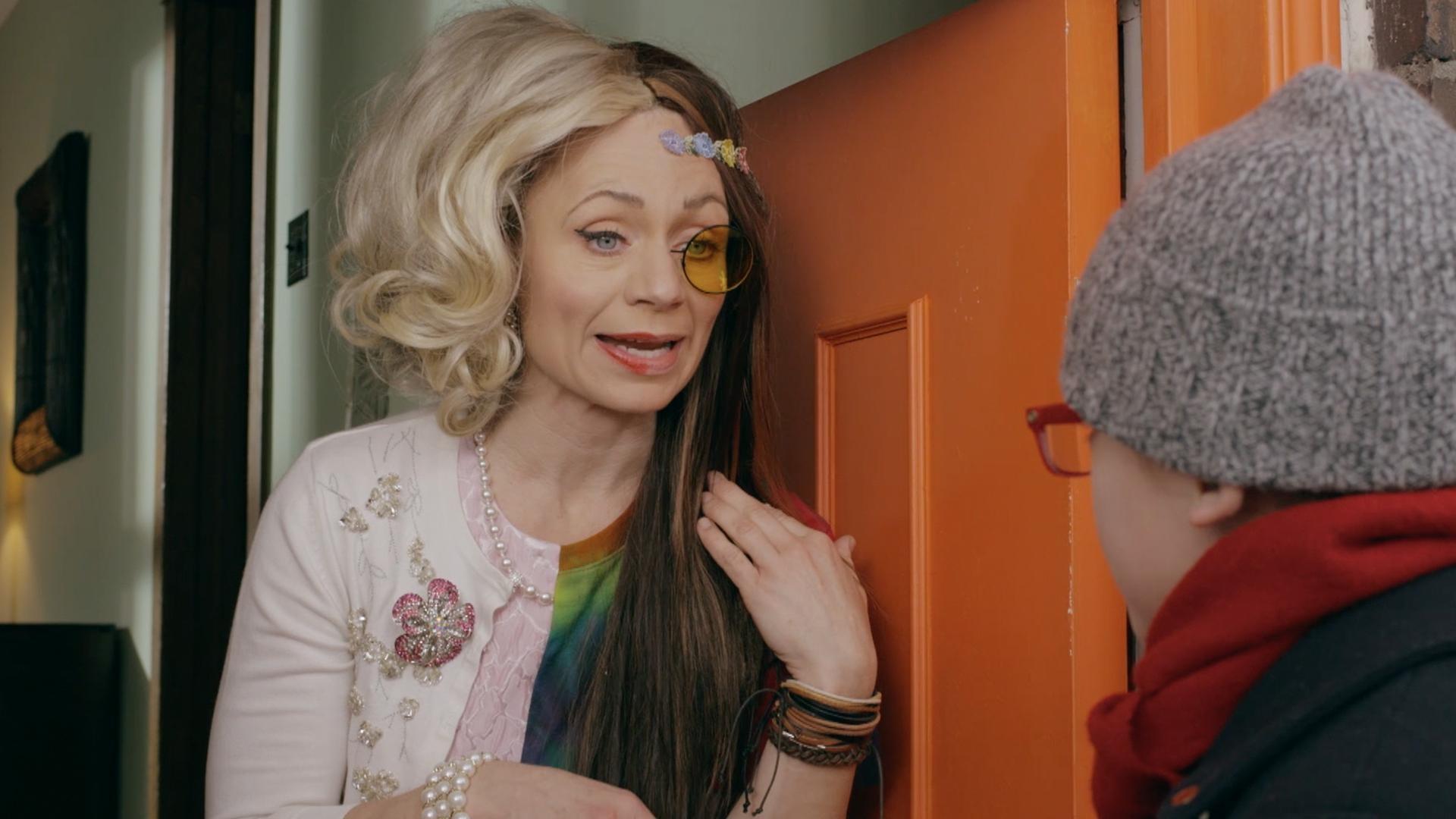 Olympia visits Halvsie Harriet to find out who gave her a bad score on her report card.