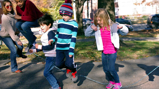 Kids jump
rope